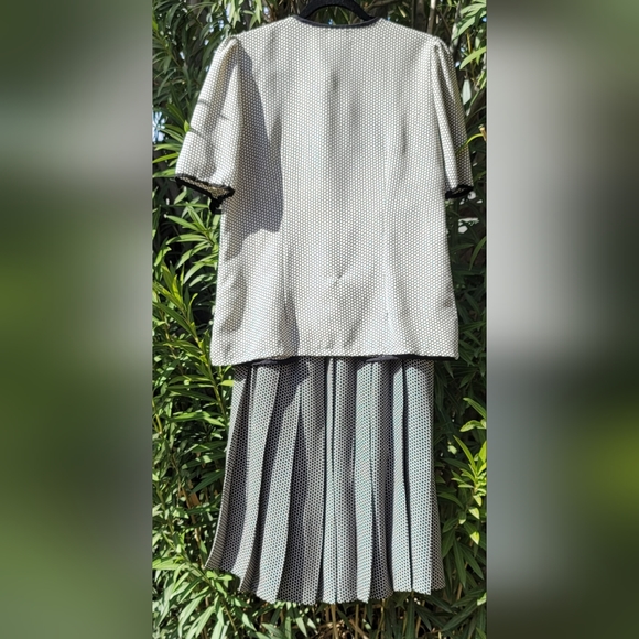 PRISTINE 90s Lady Di style her fave Polka Dot pleated skirt 2 pc suit dress - Picture 3 of 16